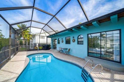 1283 Grand Canal Dr, Naples FL 34110-1506 exterior