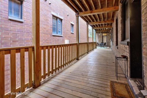 667 Barry Ave, Chicago IL 60657-4504 exterior