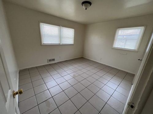 5264 84th St, Milwaukee, WI 53225-3502