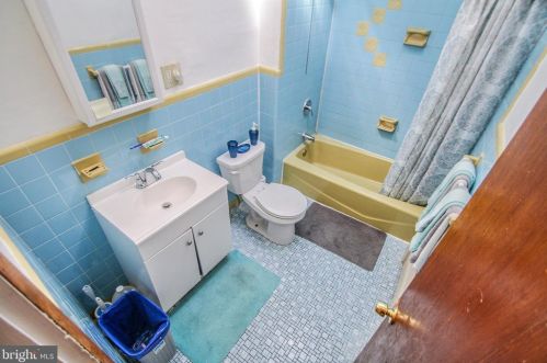 6503 Guyer Ave, Philadelphia PA 19142-2808 exterior