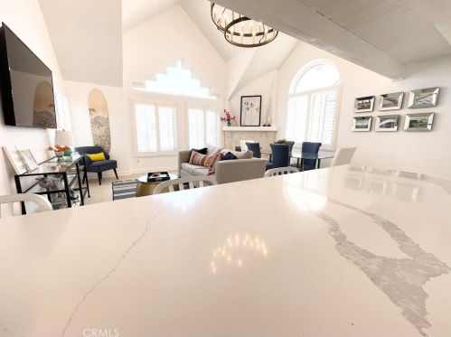 320 Rossmore Dr, Oxnard CA  93035-4465 exterior