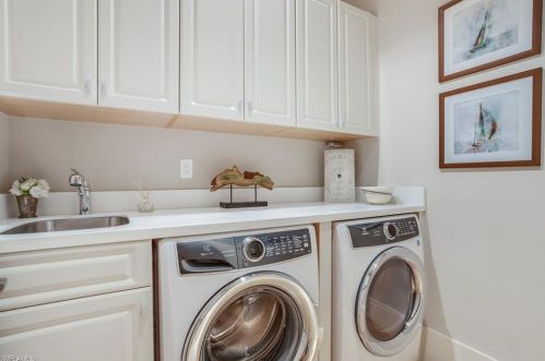 32 6 St, Naples FL 34102-0060 exterior