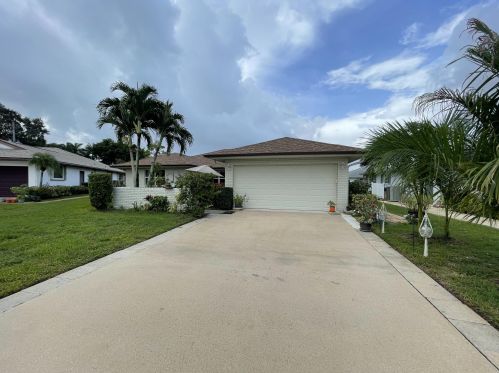 10716 Greentrail Dr, Boynton Beach, FL 33436-4920