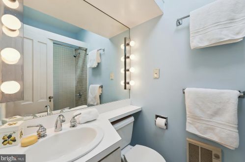 311 5 St, Washington DC 20003-1104 exterior