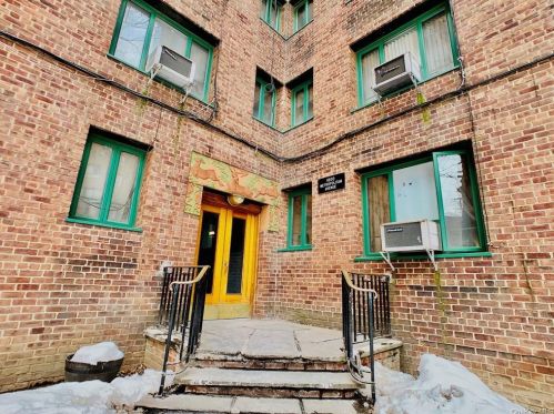 1600 Metropolitan Ave, Bronx NY  10462-7017 exterior