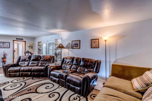 8532 Calle Bolivar, Tucson AZ  85715-5409 exterior