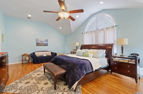 218 Woodsome Rd, Babylon NY 11702-3319 exterior