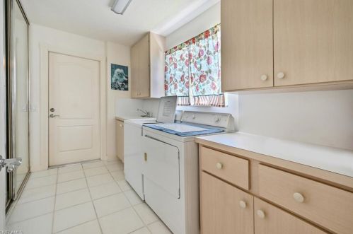 3592 El Verdado Ct, Naples FL 34109-1303 exterior