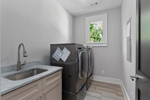 467 Burlington Rd, Atlanta GA 30307-1106 exterior