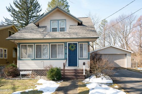 513 Clarendon St, Kalamazoo, MI 49006-3099