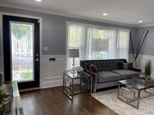 8621 Yates Blvd, Chicago IL  60617-2319 exterior