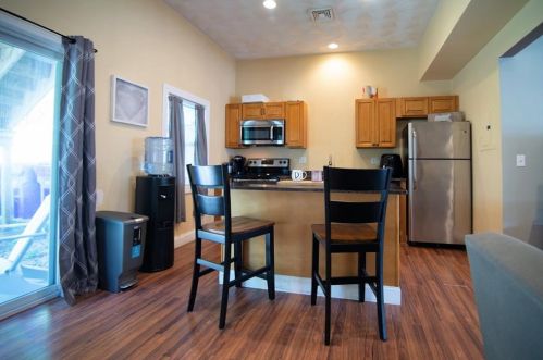 1883 Smith St, Providence RI 02908-1822 exterior