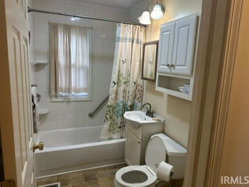 1005 Geyer Ave, Mishawaka IN 46544-4335 exterior