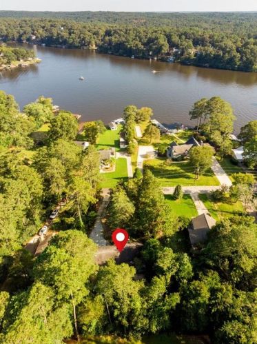 955 Lake Dr, Lithonia GA  30039-5747 exterior