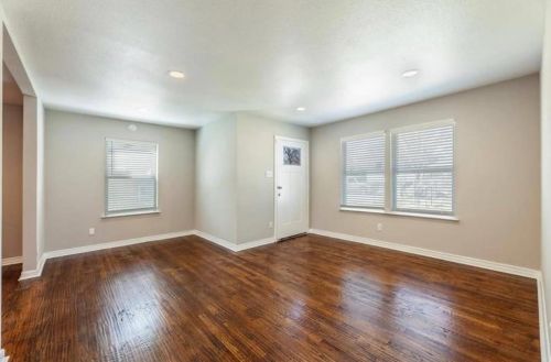 1410 Ann Arbor Ave, Dallas TX  75216-6302 exterior