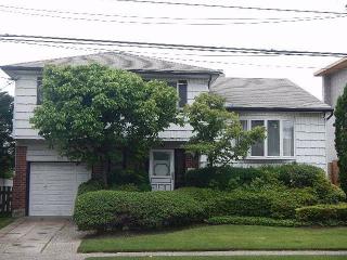 166 Whitman Dr, Brooklyn NY  11234-6729 exterior