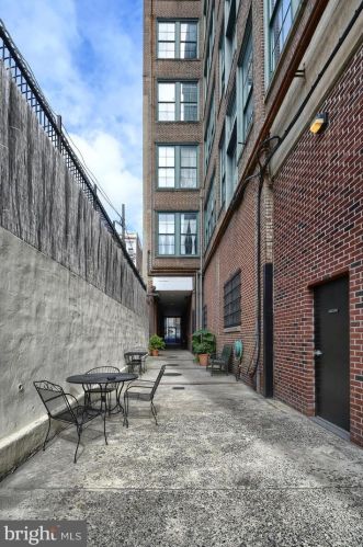 1010 Arch St, Philadelphia PA 19107-3002 exterior