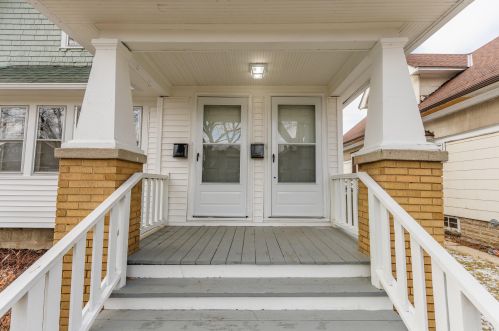 3271 36th St, Milwaukee, WI 53215-4131