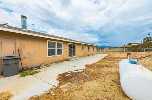 39050 Calle Breve, Temecula CA 92592-8869 exterior