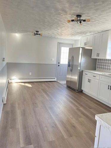 8 Marshall Rd, Enfield CT 06082-6104 exterior