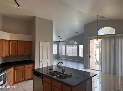 18634 28th Way, Phoenix AZ  85050-3447 exterior