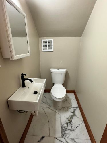 3225 Hackett Ave, Milwaukee WI 53211-3140 exterior