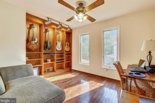 1904 Dundee Rd, Rockville MD 20850-3135 exterior