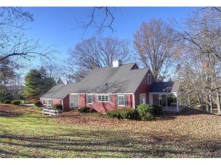 15 Southview Dr, Wallingford, CT 06492-4935