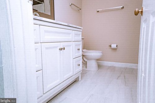 15301 Manor Village Ln, Rockville MD 20853-1820 exterior