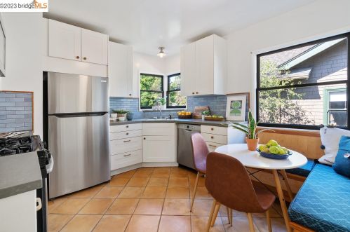 1221 Blake St, Berkeley CA 94702-2014 exterior