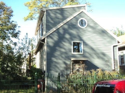 8628 Marquette Ave, Chicago, IL 60617-2416