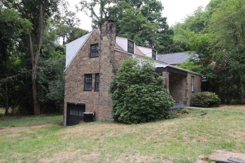 1701 Doyle St, Pittsburgh, PA 15221-1125