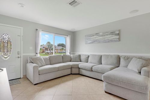 526 Ferris Dr, Fort Pierce FL 34983-8630 exterior