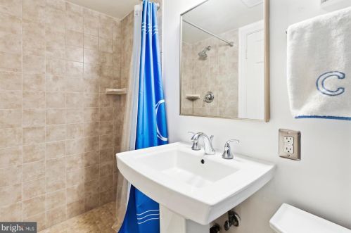 1715 Belle Haven Rd, Alexandria VA  22307-1223 exterior