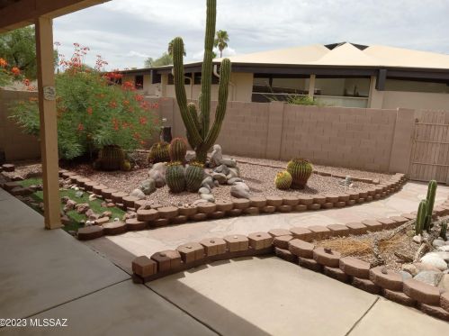 8740 Old Spanish Terrace Dr, Tucson, AZ 85710-4086