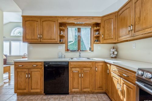 9 Diellen Ct, Commack NY 11725-3905 exterior