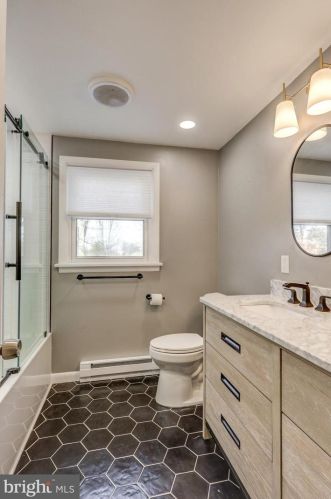 3075 Essex Pl, Lancaster PA  17601-1612 exterior