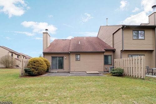 13 Castle Rdg Dr, East Hanover NJ 07936-3558 exterior