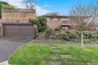 6115 Linden Ave, Seattle WA  98103-5654 exterior