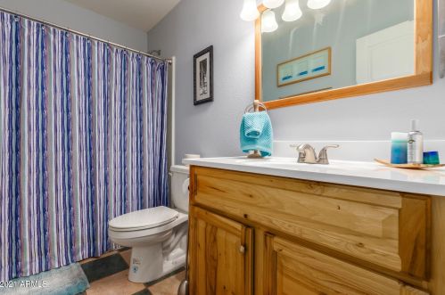 2464 Crocus Dr, Phoenix AZ 85053-5416 exterior