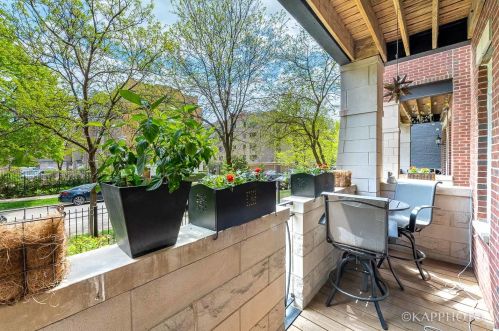 5722 Winthrop Ave, Chicago IL  60660-4385 exterior