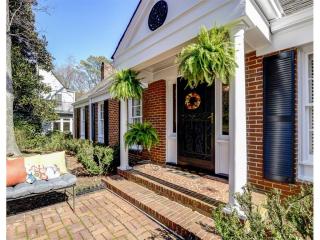 3579 Kingsboro Rd, Atlanta, GA 30319-1310