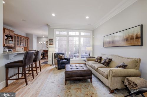 1456 Harvest Xing Dr, Mc Lean VA 22101-5651 exterior