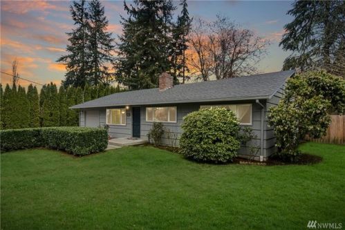 4016 22 Pl, Seattle WA  98059-3653 exterior