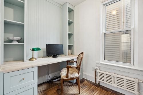 1672 Cass St, Milwaukee WI  53202-2053 exterior