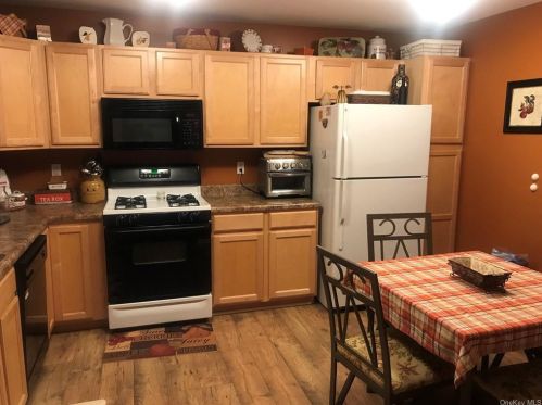 106 Crystal Hl Ln, Poughkeepsie NY 12603-6981 exterior