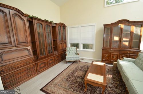 7538 Cross Gate Ln, Alexandria VA  22315-4619 exterior