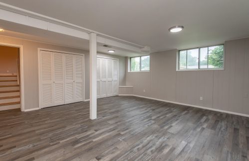 8084 Grandview Dr, Milwaukee WI  53223-3429 exterior