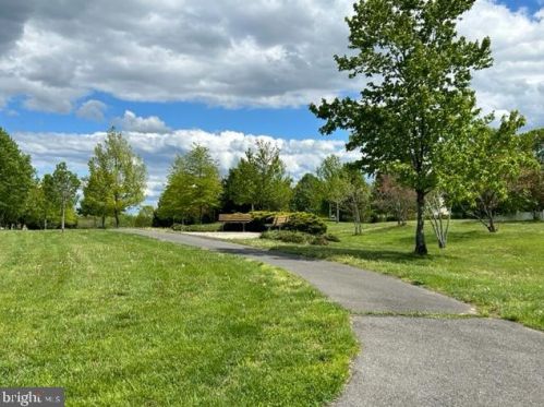 5 Wheatfield Ct, Columbus NJ  08022-1977 exterior