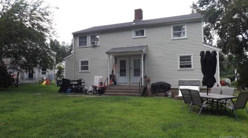 44 Mclaughlin Ter, Derby CT 06418-2126 exterior
